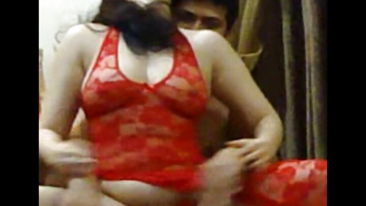 Bir kişinin ögey qızını arxadan sikdiyi rus porno