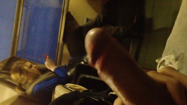 Döşlü bir gözəllə incə seksdən sperma ala bilərsiniz