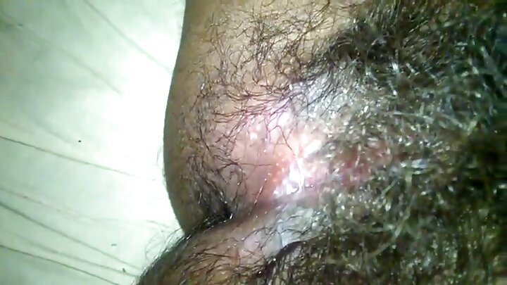 Sarışın qız sevgilisini dildo ilə kobudcasına sikir