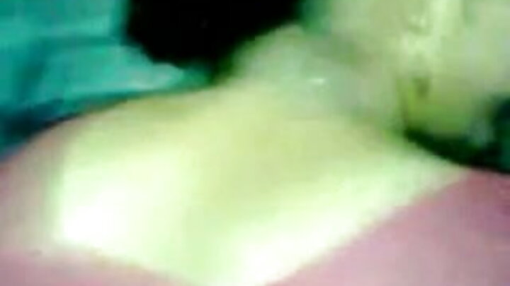 Şirin bir qızın bir oğlanla sikişdiyi anal porno