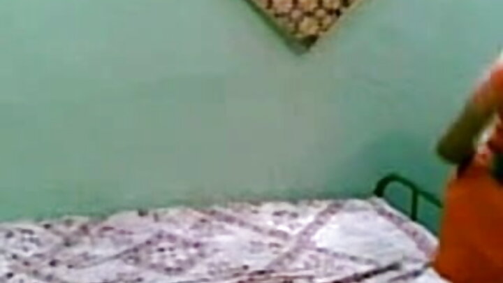 Tələbənin kirayə endirimi üçün sikişdiyi rus porno