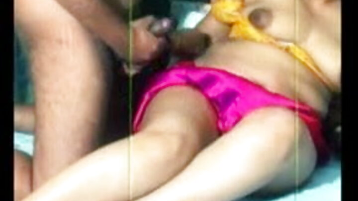 Bir oğlanın daşınmaz əmlak agentini amcıq nahiyəsində sikdiyi danışıq pornosu