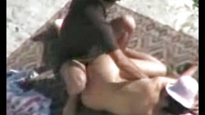 Bir oğlan rus qızının arxadan kobudcasına sikir