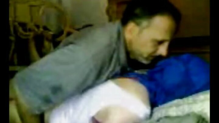 Jennifer White kişinin sikinə arxasını təklif edir