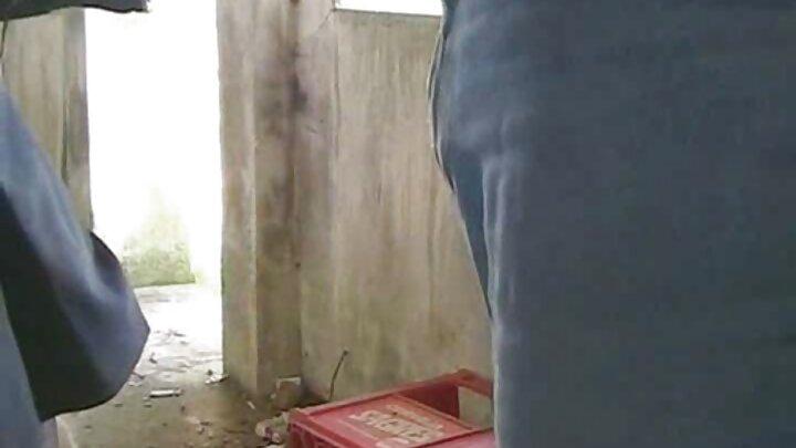 Oğlan başqa bir xuliqanın anasını arxaya sikir