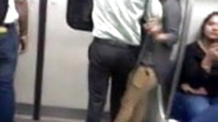 Rus oğlan oyunçu qızı yaş amcıqlarında kobudcasına sikir