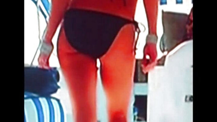 Gözəllik Honey Saşa bir oğlanla ev pornosunda