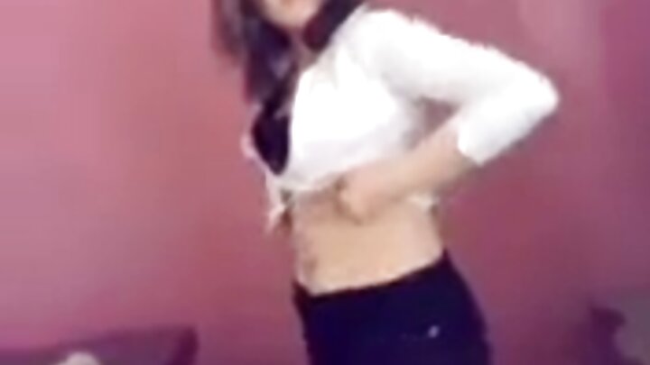 Seksual bir ukraynalı qadın vanna otağında bir oğlanla sikişir