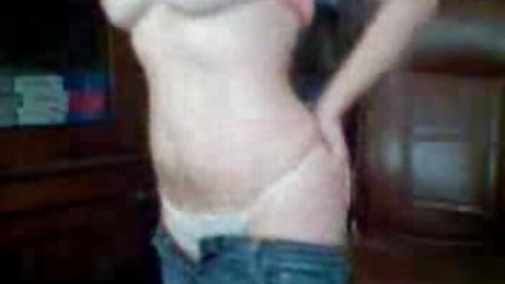 Qızların bir-birini məmnun etdiyi lesbian nəvazişlər