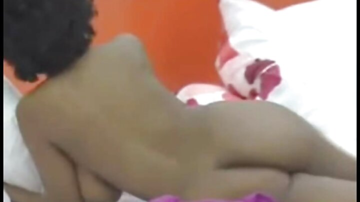 Döşlü porno ulduzla Yeni il pornosu