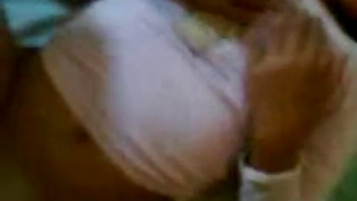 Şirin bir mulat ilə yaxın plan porno