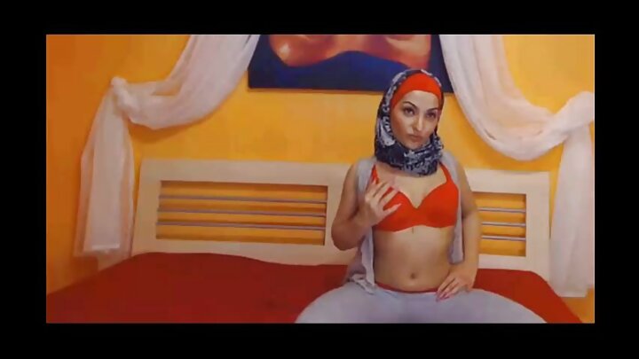 Qarın Kylie Rocket sikişir qaradərili kişi