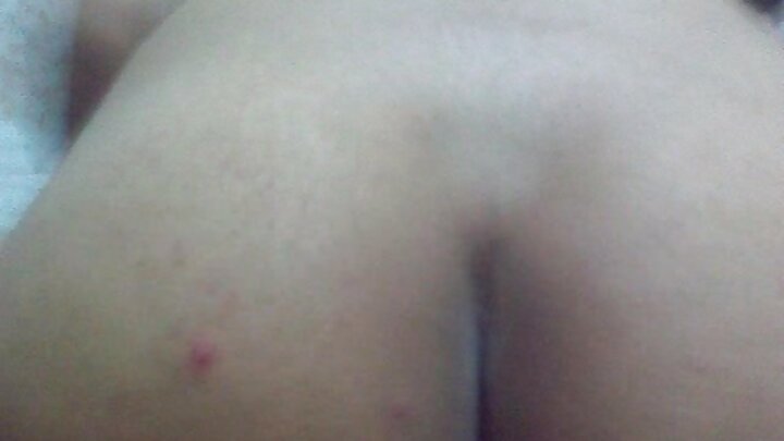 Qırmızısaçlı bir qadın kastinqdə porno debütünü edir