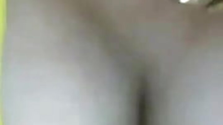 Bir oğlanın şirin qızlarla sikişdiyi rus üçlü porno amcıqlar