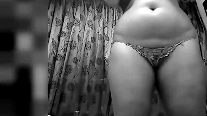 Qara MFM pornosunda qara gözəl