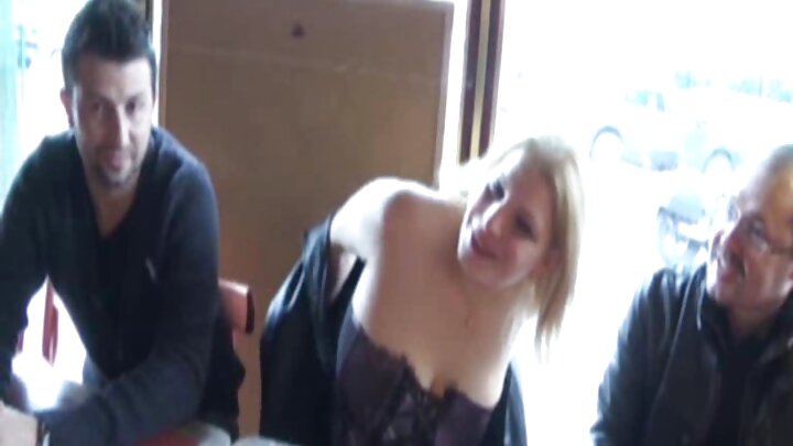 Bir qız üçün porno kastinq isti sekslə başa çatır