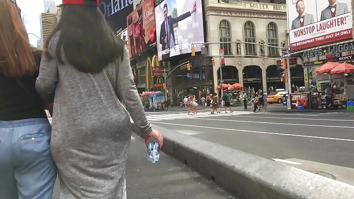 Subay bir qonağı jakuzidə və qonaq otağında sikir